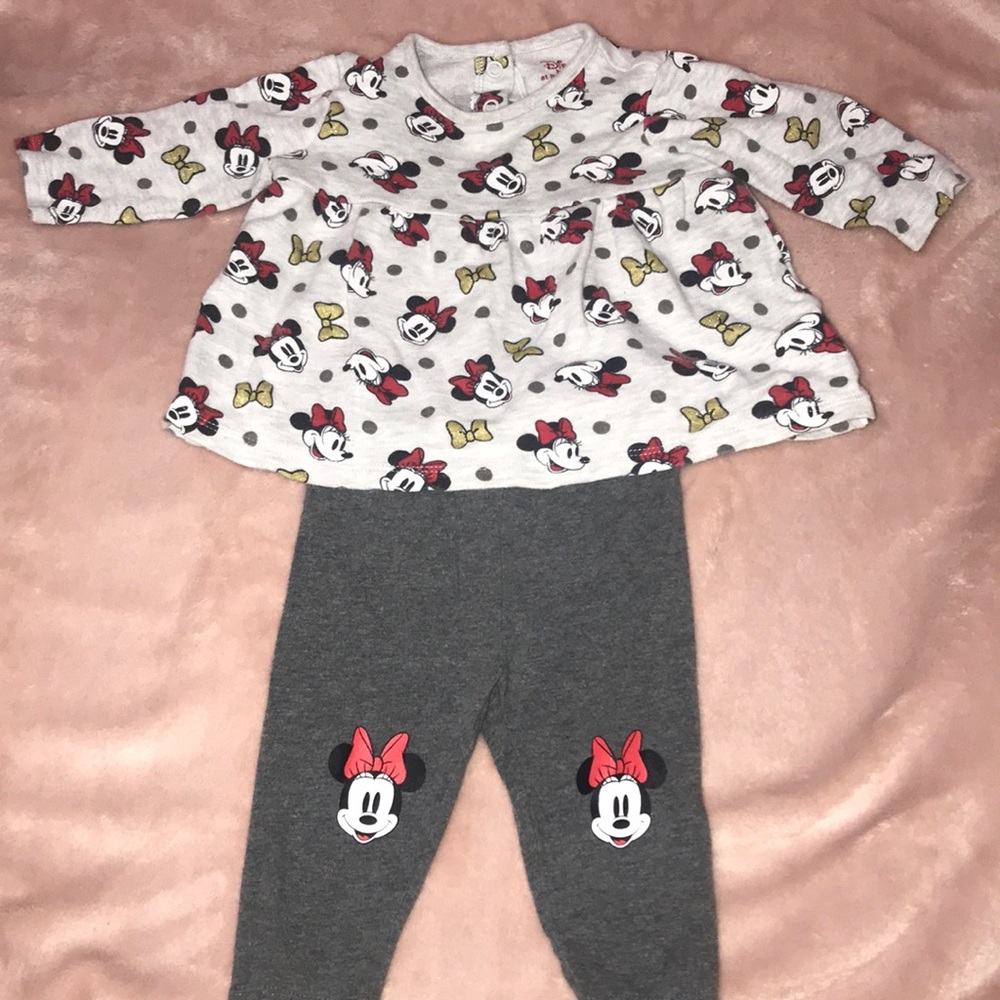 Gently worn two piece for 3-6 months baby girl.